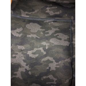 Fabletics Pants - Fabletics High-Waisted Printed PowerHold 7/8 Fabletics Pants - Fabletics High-Waisted Printed PowerHold 7/8
